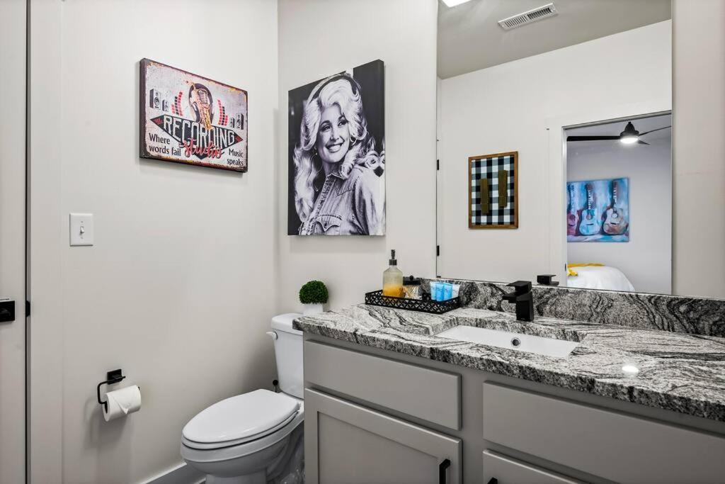 *Dog Friendly*Modern Home-Minutes To Dollywood, Gatlinburg, Smoky Mountains & Pigeon Forge! Luaran gambar