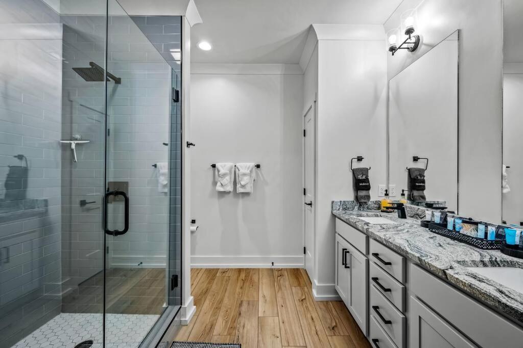*Dog Friendly*Modern Home-Minutes To Dollywood, Gatlinburg, Smoky Mountains & Pigeon Forge! Luaran gambar