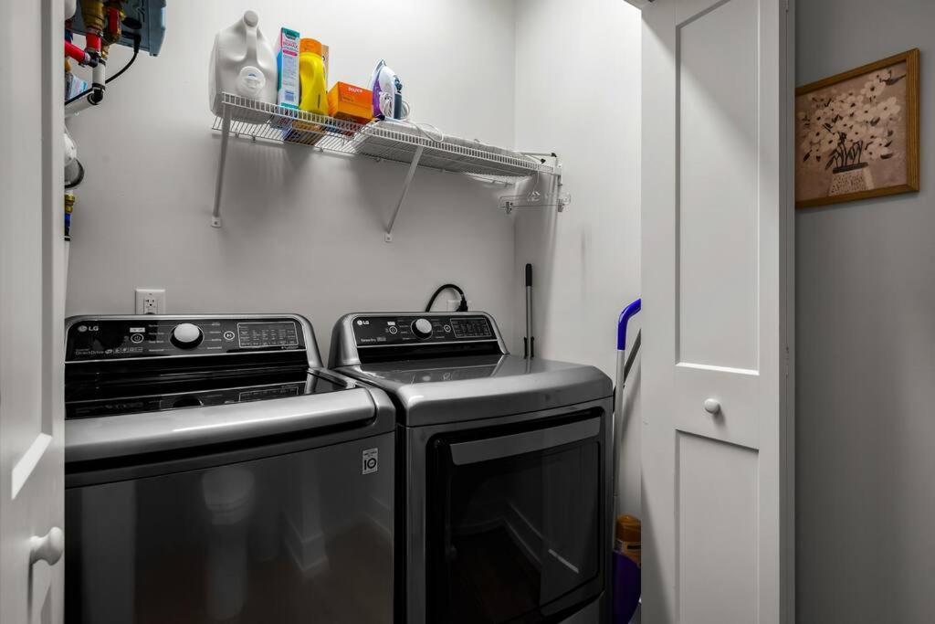 *Dog Friendly*Modern Home-Minutes To Dollywood, Gatlinburg, Smoky Mountains & Pigeon Forge! Luaran gambar