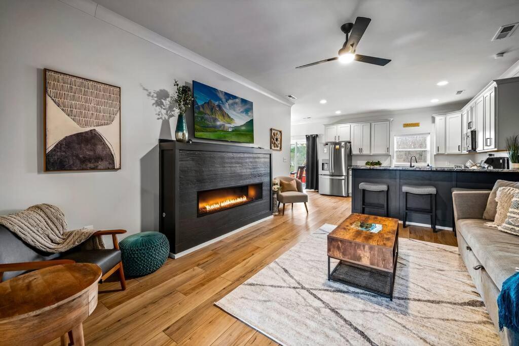 *Dog Friendly*Modern Home-Minutes To Dollywood, Gatlinburg, Smoky Mountains & Pigeon Forge! Luaran gambar