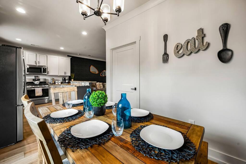 *Dog Friendly*Modern Home-Minutes To Dollywood, Gatlinburg, Smoky Mountains & Pigeon Forge! Luaran gambar